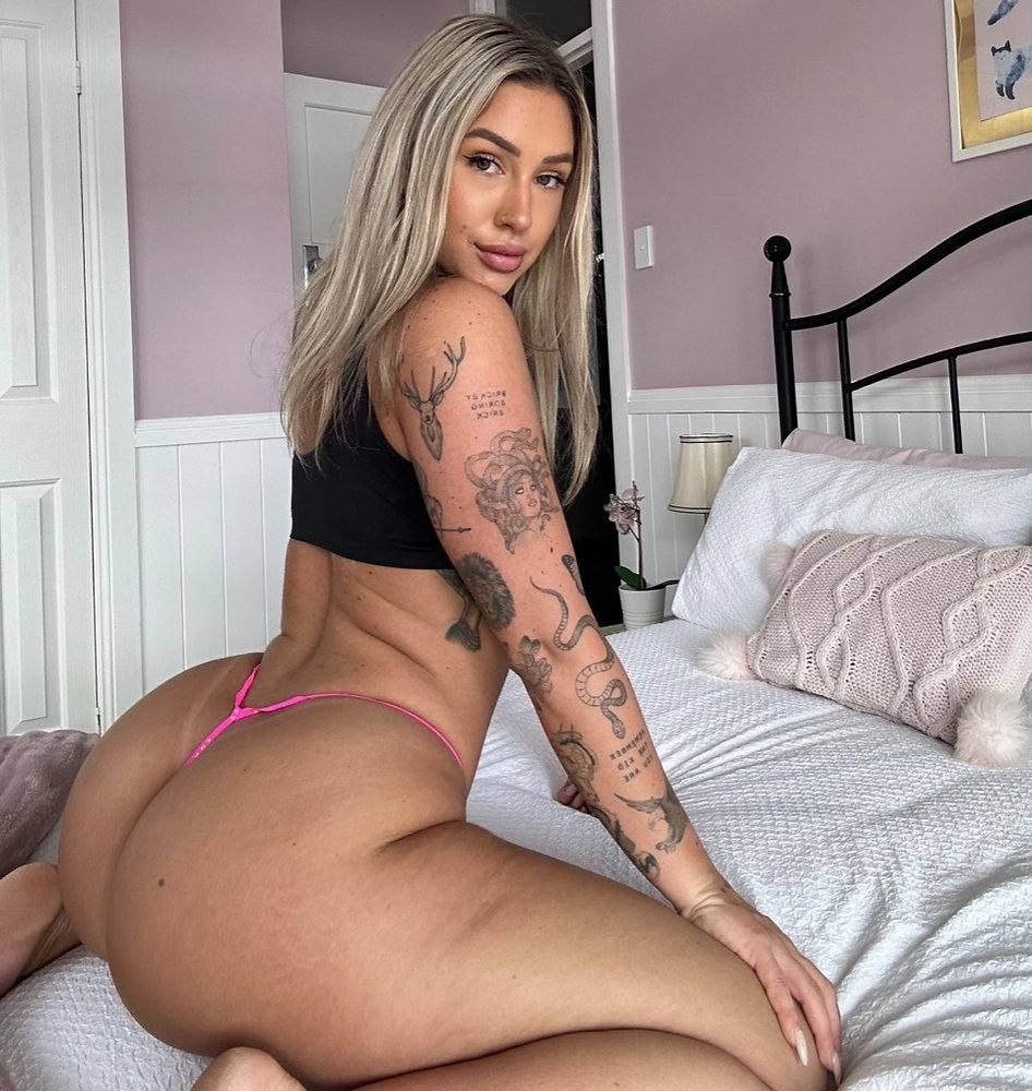 Holly Brougham onlyfans leasks