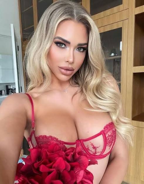 Awesomeantjay hot big boobs and big ass Cosplay model 